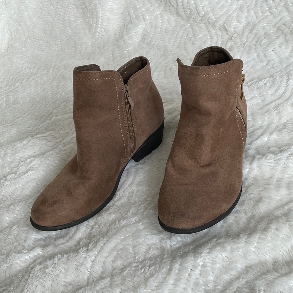 Cute tan booties with 1.5 heel
